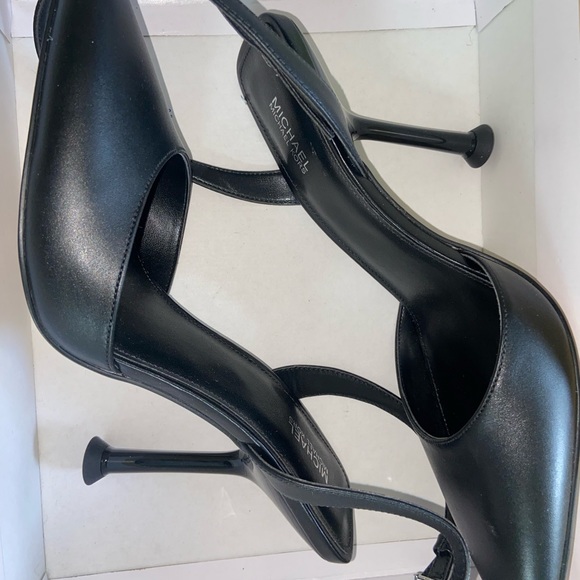 Selling Michael Kors Imani Pump leather brand new with box never worn.